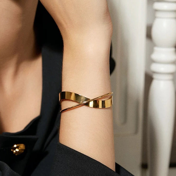 Polished Eve Gold Bracelet