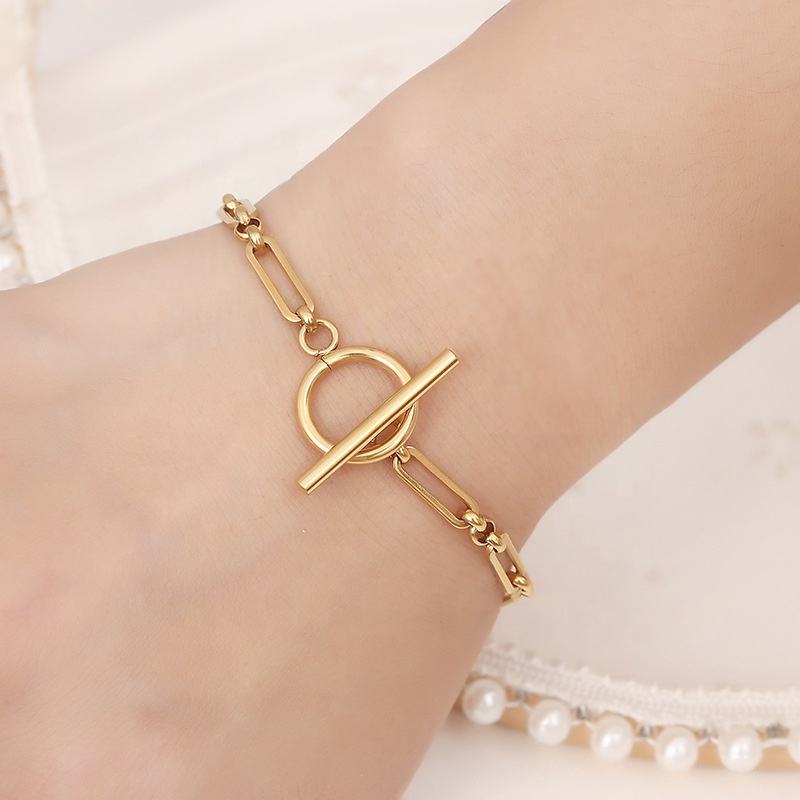 Sophisticated Link T-Bar Bracelet
