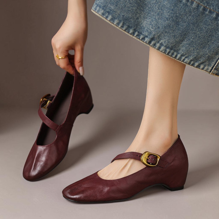 Quira - Round-Toe Mary Jane Flat